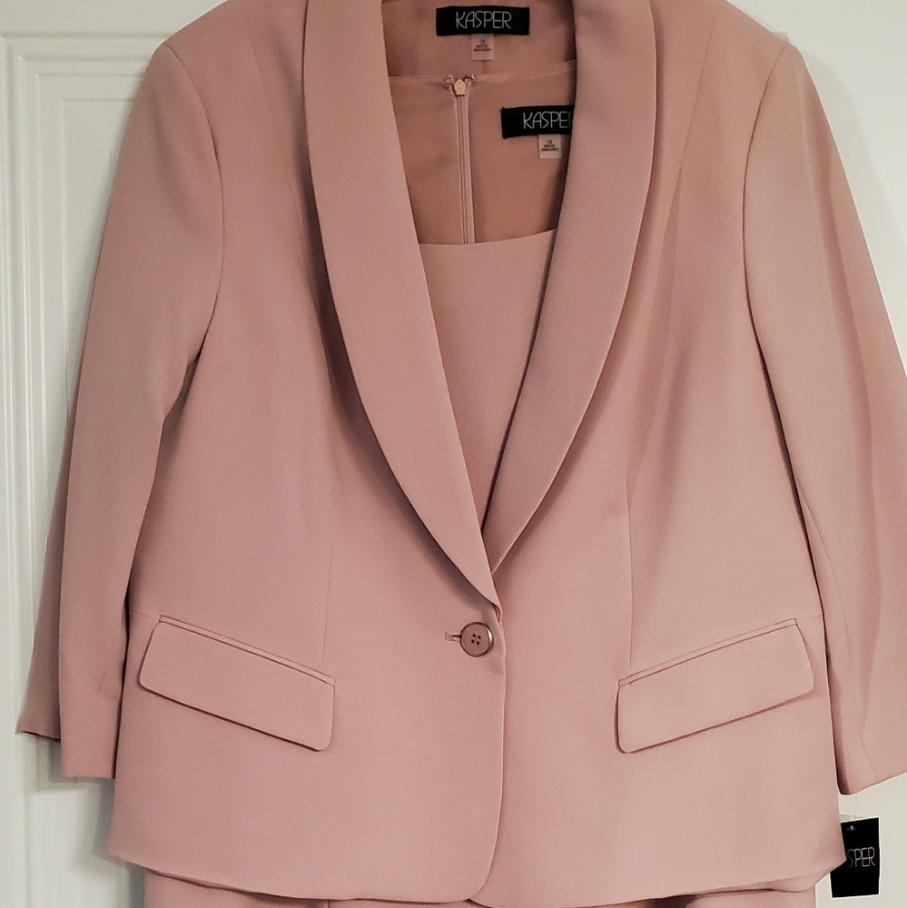 Salmon colored Kasper 2 piece Dress Suite